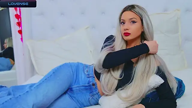 Snapshot of AriannaSins chatting on February 20, 2025, 4:47 pm AriannaSins online show from February 20, 2025, 4:47 pm