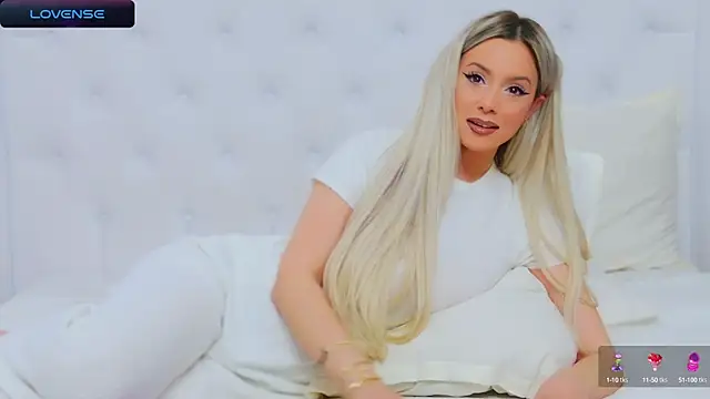 Snapshot of AriannaSins chatting on February 24, 2025, 7:19 pm AriannaSins online show from February 24, 2025, 7:19 pm