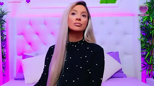 AriannaSins online show from December 17, 2025, 1:49 pm