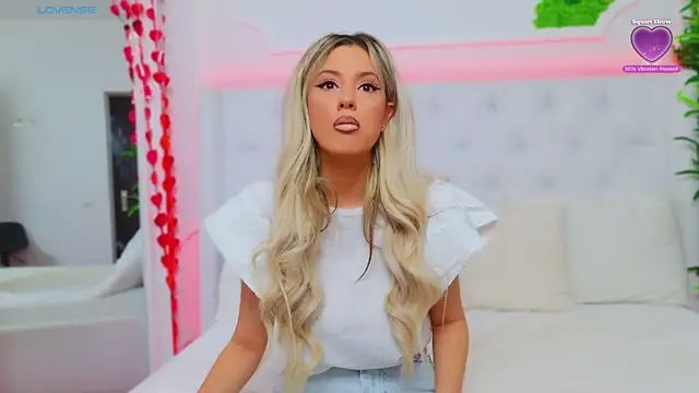 Snapshot of AriannaSins chatting on March 7, 2025, 1:40 pm AriannaSins online show from March 7, 2025, 1:40 pm