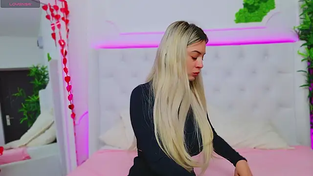 Snapshot of AriannaSins chatting on February 28, 2025, 1:14 pm AriannaSins online show from February 28, 2025, 1:14 pm