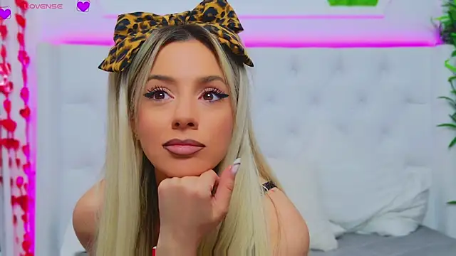 Snapshot of AriannaSins chatting on March 12, 2025, 4:46 pm AriannaSins online show from March 12, 2025, 4:46 pm