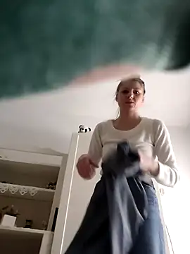 SandyCassie online show from February 2, 2026, 9:41 am