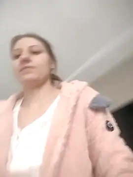 SandyCassie online show from November 21, 2025, 8:13 am