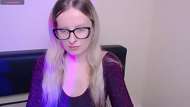 AllaLeomz online show from October 15, 2025, 7:05 am