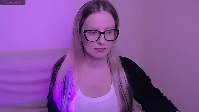 AllaLeomz online show from November 6, 2025, 7:56 am