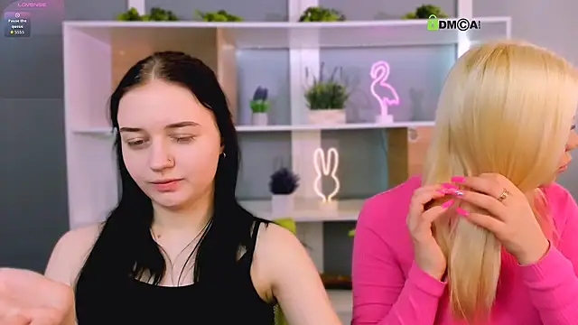 Snapshot of miki_ti chatting on March 1, 2026, 8:14 am miki ti online show from March 1, 2026, 8:14 am