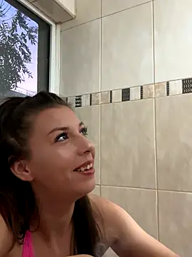 Snapshot of CrazyInTwo chatting on October 29, 2025, 3:33 pm CrazyInTwo online show from October 29, 2025, 3:33 pm