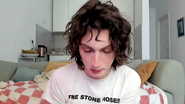 kira yoshika9e online show from April 19, 2026, 1:45 pm