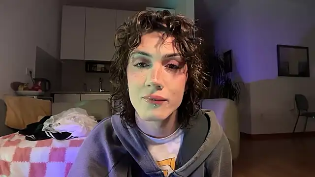 kira yoshika9e online show from April 24, 2026, 6:43 pm