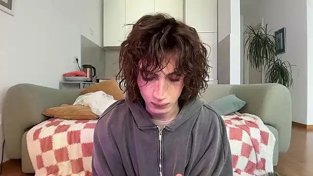 kira yoshika9e online show from April 25, 2026, 1:36 pm