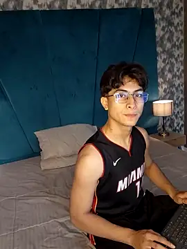 Aaron Eze online show from February 20, 2026, 9:06 pm