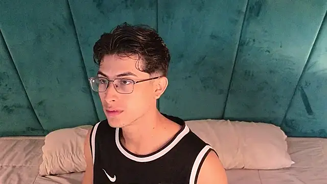 Aaron Eze online show from April 6, 2026, 1:12 pm