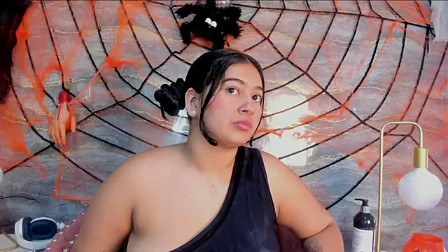 lilithst  online show from October 18, 2025, 8:44 pm