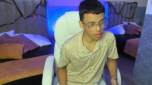 Xavier Fox    online show from October 28, 2025, 4:24 am