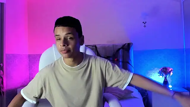 Xavier Fox    online show from October 21, 2025, 4:23 am