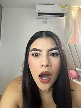Julietalcl online show from July 1, 2026, 8:09 pm