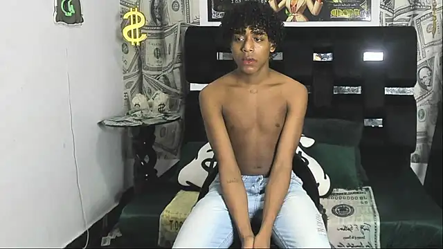 Snapshot of Latin_Femboy13 chatting on October 19, 2025, 8:33 pm Latin Femboy13 online show from October 19, 2025, 8:33 pm