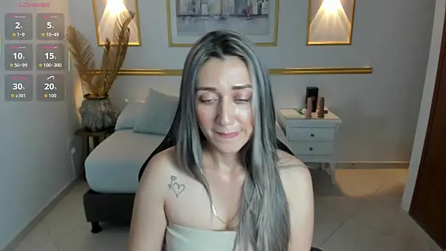 karlyy  online show from November 24, 2025, 8:42 pm