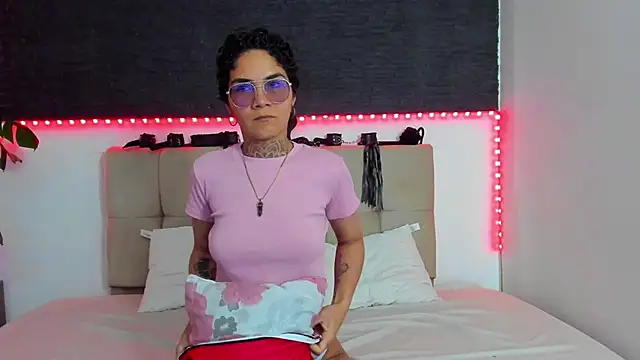 Snapshot of anaroa01 chatting on October 31, 2025, 8:16 pm anaroa01 online show from October 31, 2025, 8:16 pm