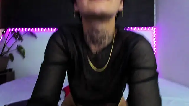 Snapshot of anaroa01 chatting on October 22, 2025, 9:46 pm anaroa01 online show from October 22, 2025, 9:46 pm