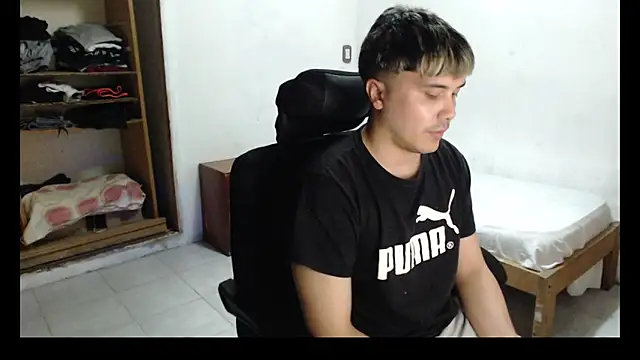 CuteAlexBoy online show from December 18, 2025, 4:33 pm