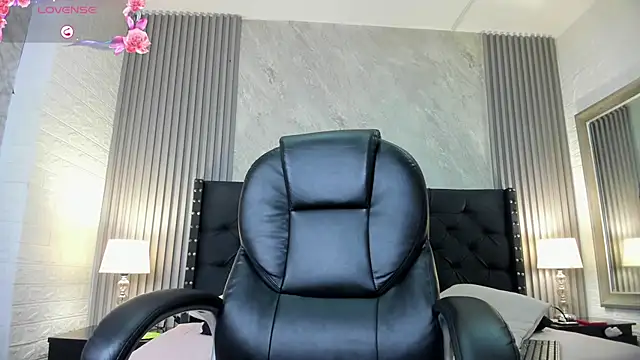 camila  bouzas online show from November 28, 2025, 6:52 pm