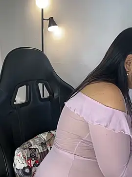 Snapshot of _Bella_7 chatting on April 13, 2026, 2:48 am Bella 7 online show from April 13, 2026, 2:48 am