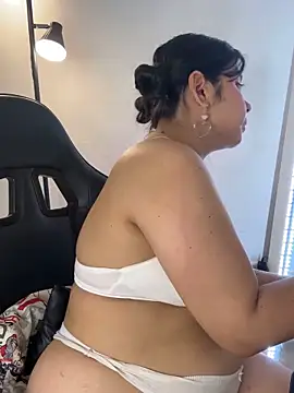 Snapshot of _Bella_7 chatting on April 5, 2026, 3:02 am Bella 7 online show from April 5, 2026, 3:02 am