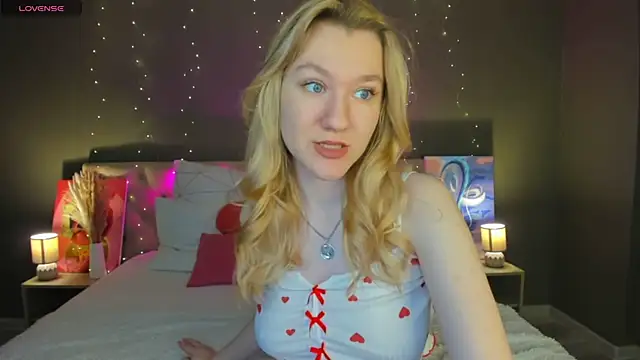 LinaRayy online show from November 6, 2025, 9:24 am