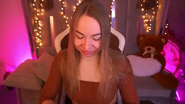 VixenMuse online show from March 15, 2026, 9:00 pm