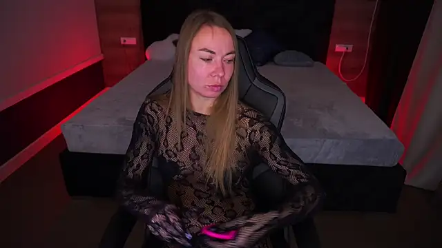 VixenMuse online show from December 3, 2025, 9:14 pm