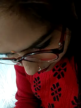 Vanshika1432 online show from November 25, 2025, 8:14 am