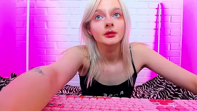 AlessaKiss online show from June 11, 2026, 2:33 am