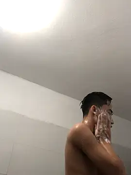 liamhn2k4 online show from October 16, 2025, 1:41 pm