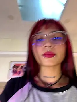 Snapshot of Emma_duff chatting on July 15, 2026, 7:43 pm Emma duff online show from July 15, 2026, 7:43 pm