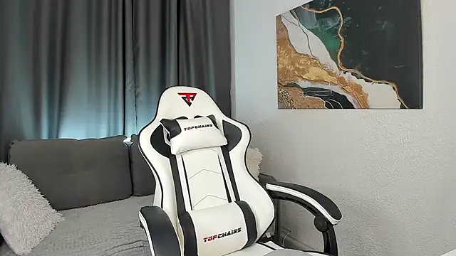 bella xx   online show from October 24, 2025, 3:16 am