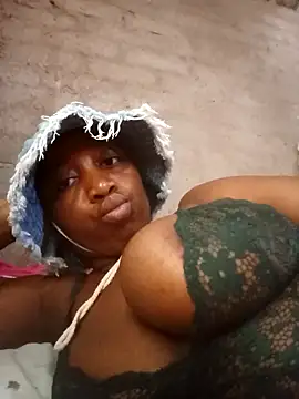 Bretbooty23 online show from October 29, 2025, 9:41 am