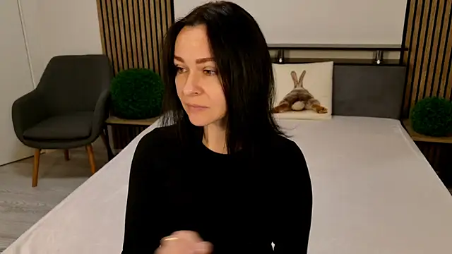 DitaNoir online show from December 4, 2025, 6:45 am