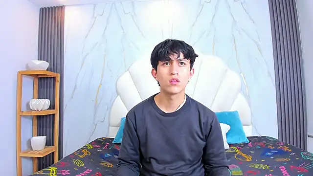 hoot booys  online show from April 17, 2026, 8:44 pm