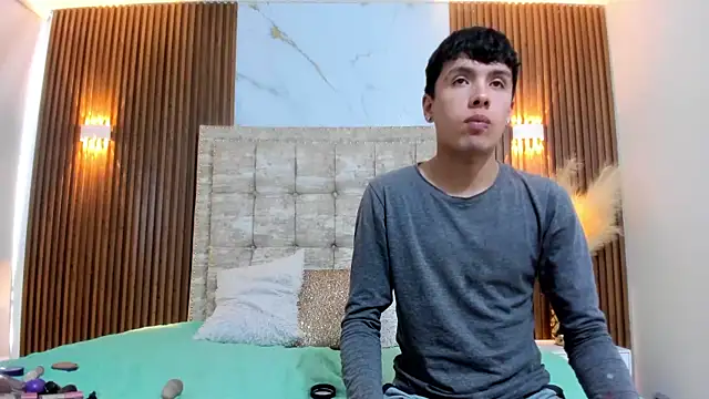 hoot booys  online show from October 25, 2025, 8:09 pm