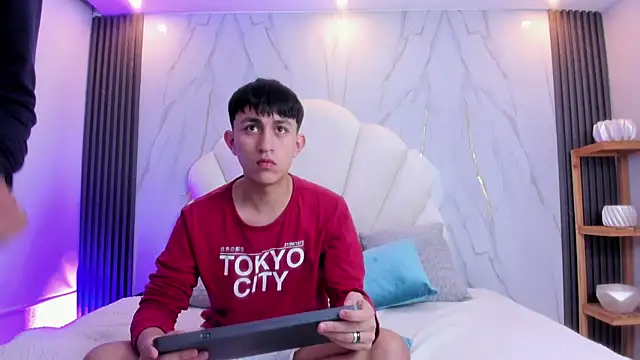 hoot booys  online show from February 18, 2026, 2:46 pm