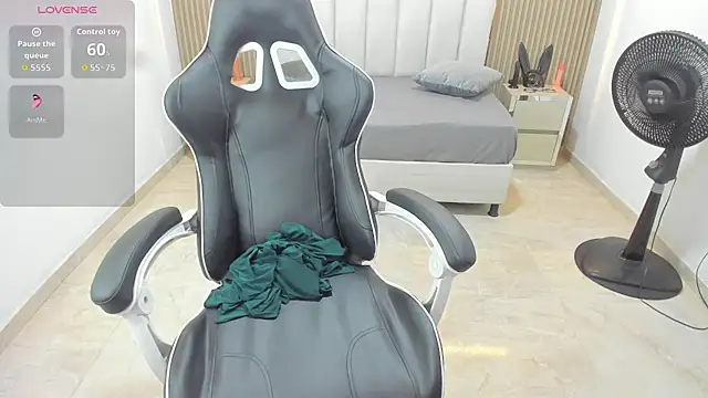 Snapshot of Aziz_daud chatting on April 14, 2026, 7:08 pm Aziz daud online show from April 14, 2026, 7:08 pm