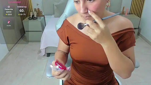 Snapshot of Aziz_daud chatting on April 15, 2026, 12:32 pm Aziz daud online show from April 15, 2026, 12:32 pm