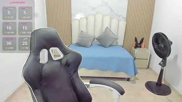 Snapshot of Aziz_daud chatting on April 11, 2026, 7:06 pm Aziz daud online show from April 11, 2026, 7:06 pm