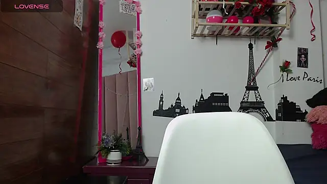 petite coral online show from March 16, 2026, 2:08 am