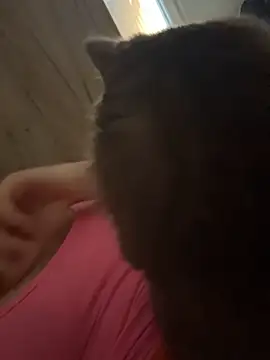 Snapshot of Bemmmba chatting on October 27, 2025, 12:39 pm Bemmmba online show from October 27, 2025, 12:39 pm