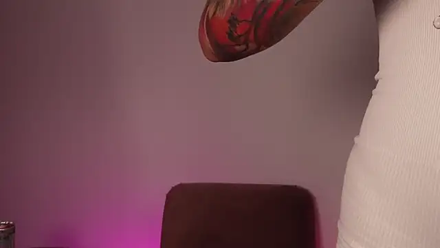 lara bombshelll online show from January 15, 2026, 10:35 pm