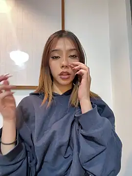 Snapshot of MiaaCute- chatting on May 5, 2026, 8:56 pm MiaaCute- online show from May 5, 2026, 8:56 pm