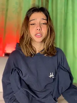 MiaaCute- online show from October 22, 2025, 9:03 pm